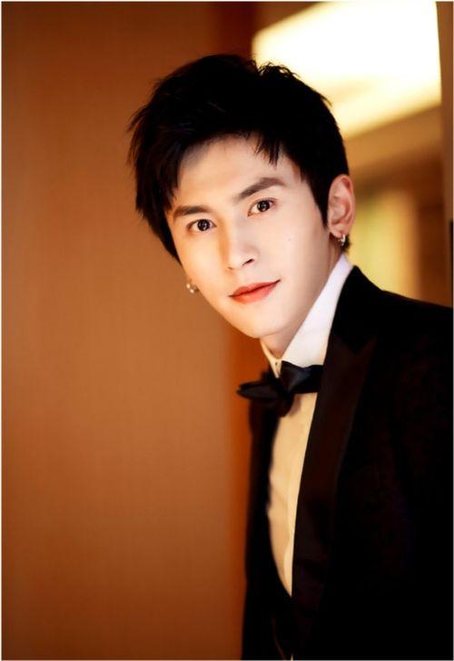 吃瓜娱乐圈许凯是谁,娱乐圈的瓜中明星，揭秘他的成长之路